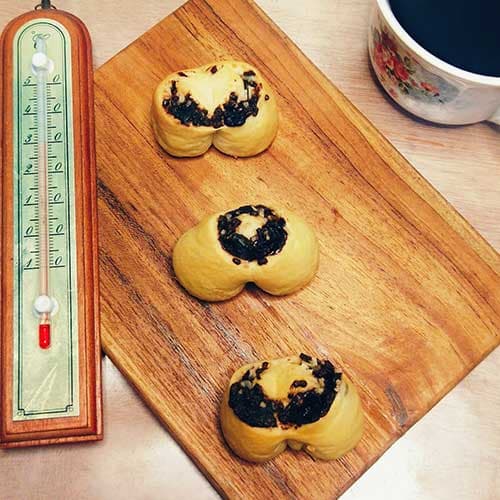 Snack rapat kantor Alfarazka Bakery dengan kemasan rapi